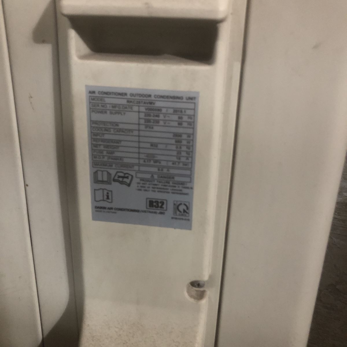 Thanh lý Máy lạnh Daikin FTKC25UAVMV 1Hp inverter